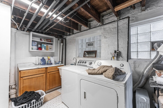 2732 N Monticello Ave, Unit G in Chicago, IL - Building Photo - Building Photo