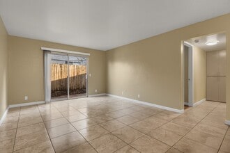 Cedar Park Apartments in Chico, CA - Building Photo - Building Photo