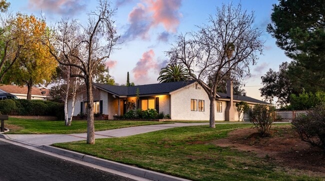1274 Muirfield Rd in Riverside, CA - Building Photo - Building Photo