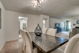 Retreat at Mountain Brook in Mountain Brook, AL - Foto de edificio - Interior Photo