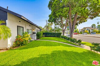 9209 Paramount Blvd in Downey, CA - Building Photo - Building Photo