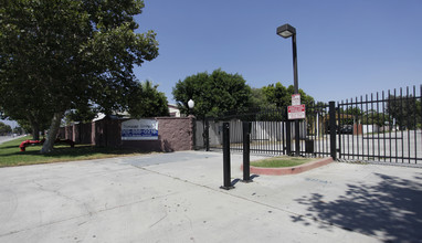 Meridian Terrace Mobile Home in San Bernardino, CA - Foto de edificio - Building Photo