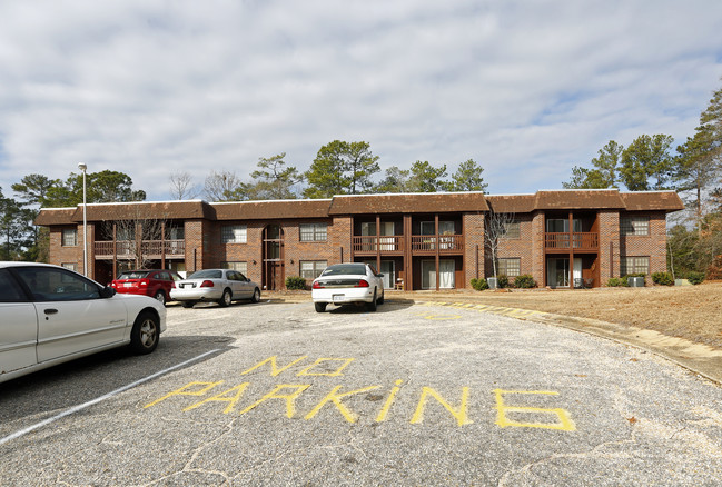 Gables Court Apartments in Fayetteville, NC - Building Photo - Building Photo