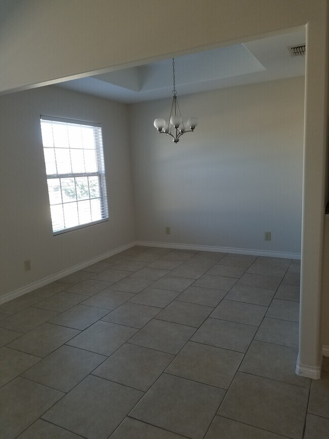 2720 Camelot Dr Apartments and Nearby Laredo Apartments For Rent