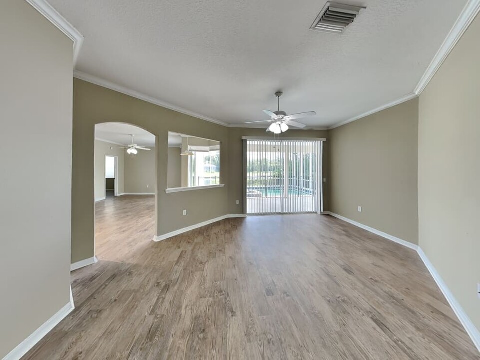 11909 Whistling Way in Lakewood Ranch, FL - Building Photo