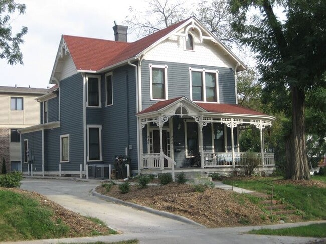 232 S Dodge St in Iowa City, IA - Building Photo - Building Photo