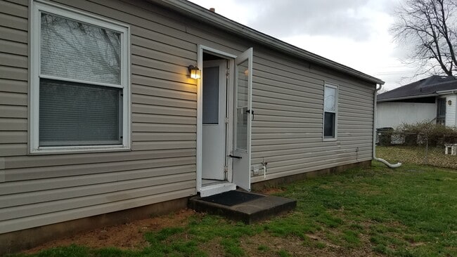 10016 Robsion Rd in Louisville, KY - Building Photo - Building Photo