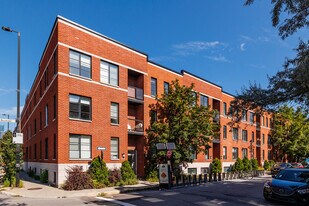 Hudson House Residences in Montréal, QC - Building Photo