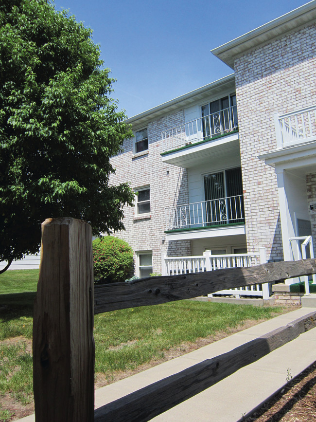 Sunset Apartments in Norwalk, IA - Building Photo - Building Photo