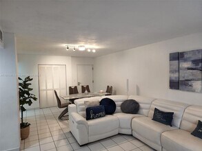 13850 SW 62nd St, Unit 107 in Miami, FL - Building Photo - Building Photo