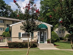 Dodson Courtyard Apartments in East Point, GA - Building Photo - Building Photo