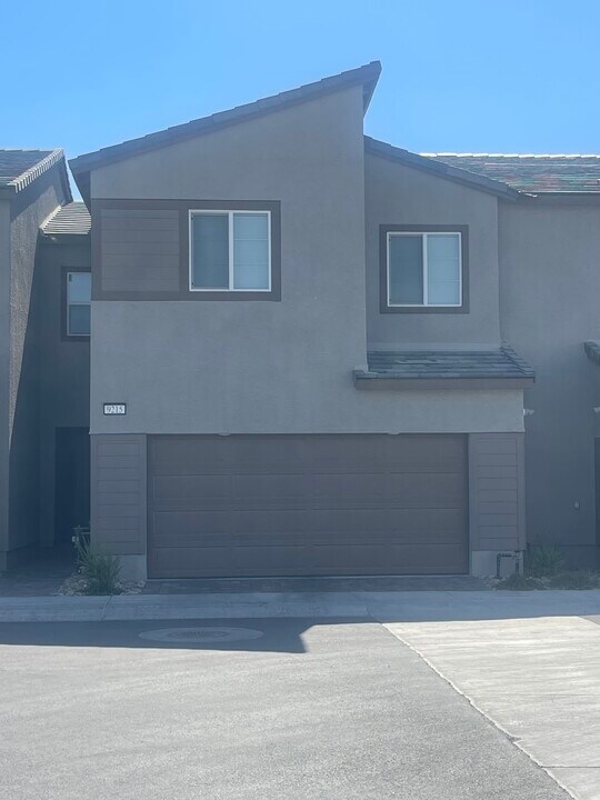 9215 Sky Pointe Dr, Unit 9215 in Las Vegas, NV - Building Photo