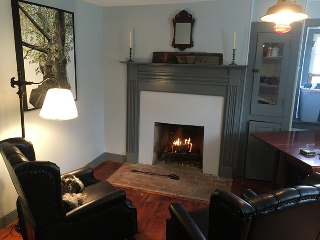 570 Mill Rd, Unit rental apartment