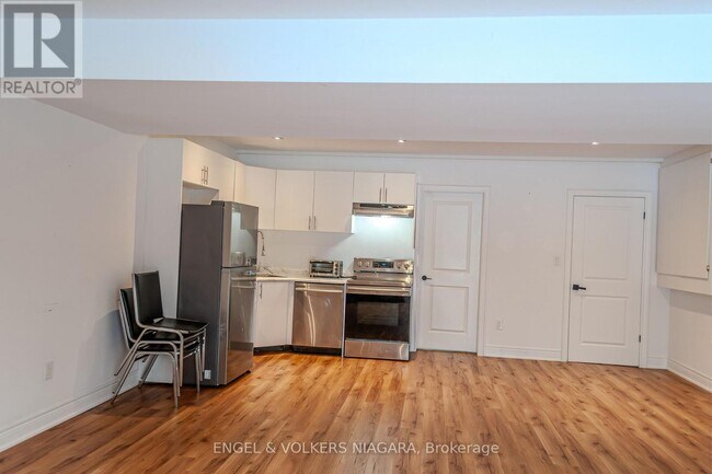 7171 Lionshead Ave in Niagara Falls, ON - Building Photo - Building Photo