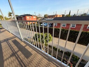 8123 Otis St, Unit 2 available in South Gate, CA - Building Photo - Building Photo