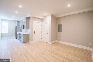 720 N Preston St in Philadelphia, PA - Building Photo