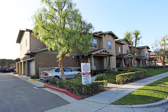 The Vineyard Town Homes in Anaheim, CA - Building Photo - Building Photo