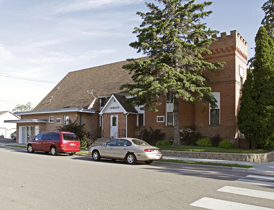 Camelot Apartments in Annandale, MN - Building Photo