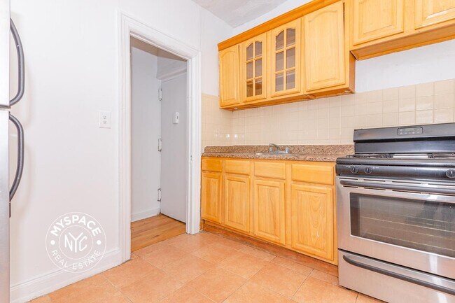 228 S 3rd St, Unit E4 in Brooklyn, NY - Building Photo - Building Photo