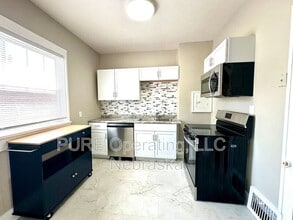 217 N 49th St in Omaha, NE - Foto de edificio - Building Photo