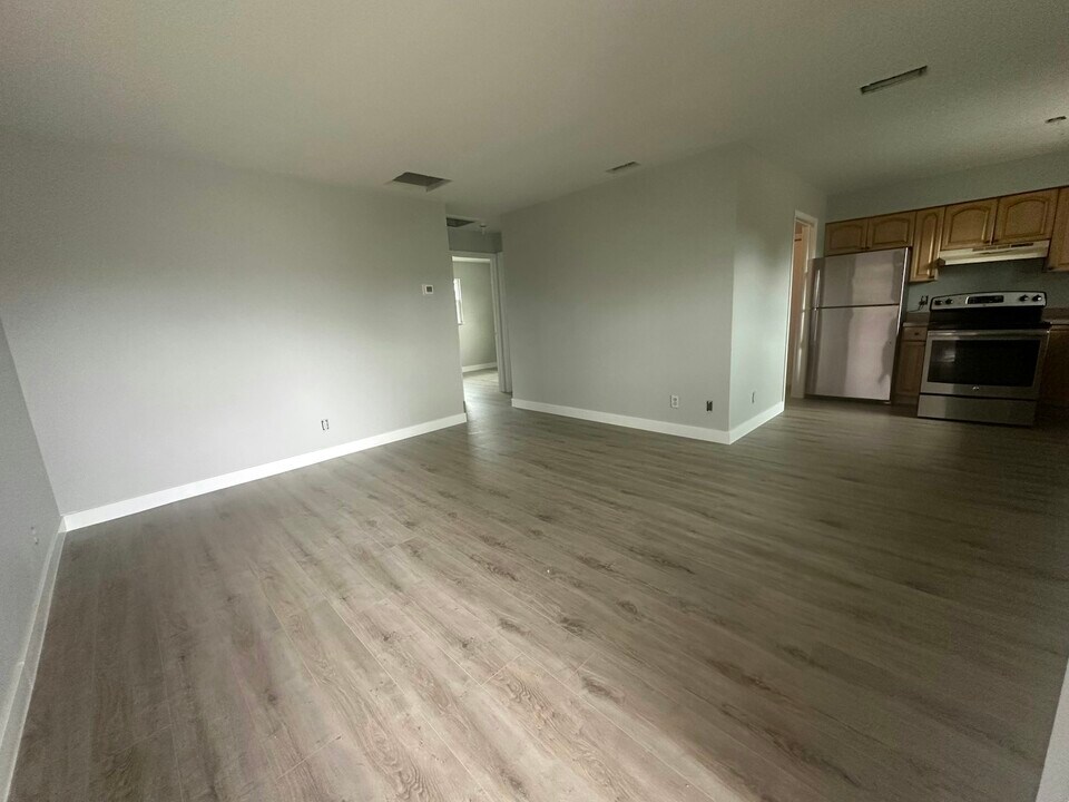 1759 Aquarius Ct in Ft. Myers, FL - Foto de edificio