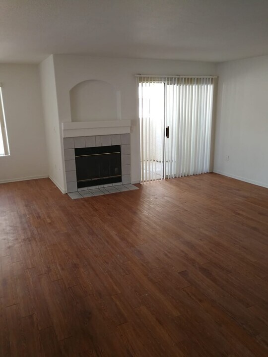 4308 W Lake Mead Blvd, Unit 102 in Las Vegas, NV - Foto de edificio