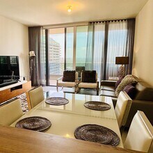 1000 Brickell Plz, Unit 3404 in Miami, FL - Building Photo - Building Photo