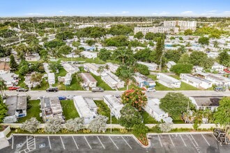 4732 SW 46th Ln in Davie, FL - Building Photo - Building Photo