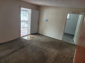 1657 Pointview Ave in Youngstown, OH - Building Photo - Building Photo