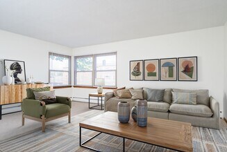 2025 Montreal Ave in St. Paul, MN - Building Photo - Building Photo