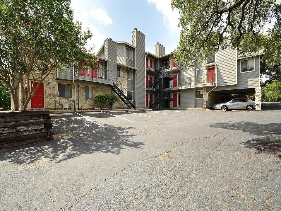 9079 Jollyville Rd in Austin, TX - Foto de edificio