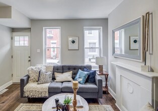 2050 Pierce St in Philadelphia, PA - Building Photo - Building Photo