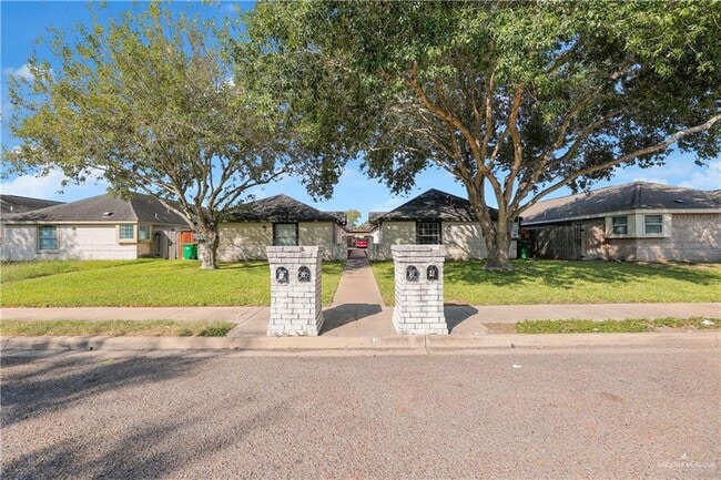 18 S Dahlia St in Pharr, TX - Building Photo - Building Photo