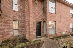5911 Hollytree Dr in Tyler, TX - Building Photo