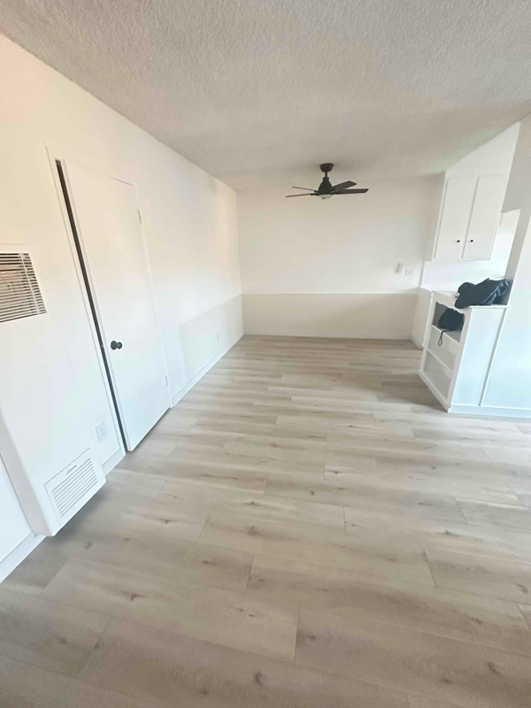 8120 Owensmouth Ave in Los Angeles, CA - Building Photo - Building Photo