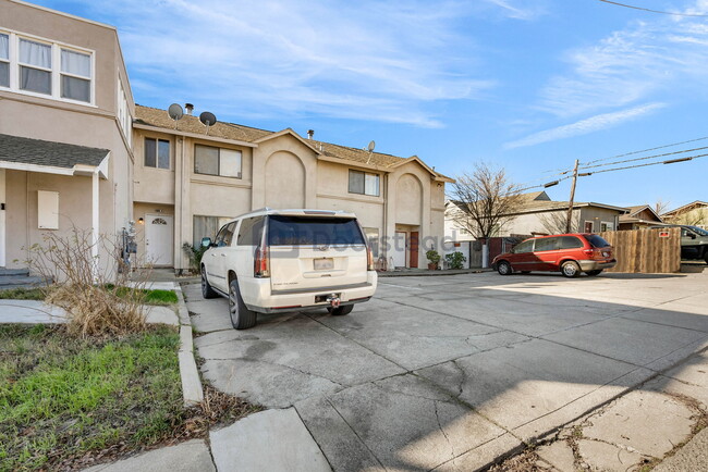 600 S 2nd St, Unit Apt C in Rio Vista, CA - Foto de edificio - Building Photo