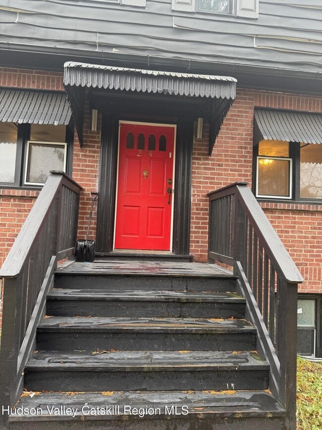 274 N Rd in Milton, NY - Foto de edificio - Building Photo