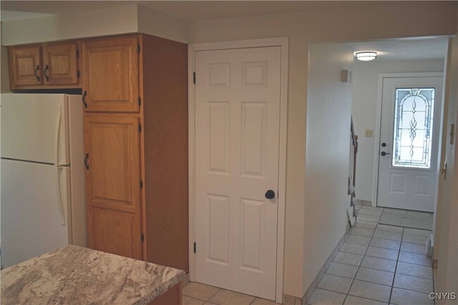 8749 Columbine Cir in Baldwinsville, NY - Building Photo - Building Photo