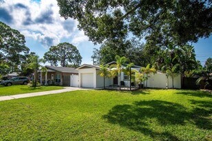 1770 New Hampshire Ave NE in St. Petersburg, FL - Building Photo