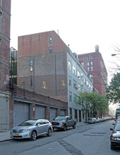 130 Barrow St in New York, NY - Building Photo - Building Photo