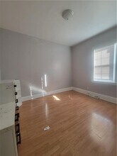 350 Dyer Ave in Cranston, RI - Building Photo - Building Photo