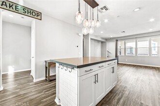 6331 Pacific Wy in Westminster, CA - Foto de edificio - Building Photo