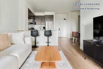 2333 Calle Del Mundo in Santa Clara, CA - Foto de edificio - Building Photo