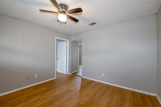 Caldwell Courts in Dallas, TX - Building Photo - Interior Photo