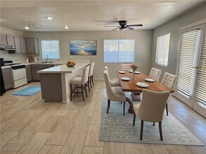 3308 Stacey Lyn Dr in Las Vegas, NV - Foto de edificio - Building Photo
