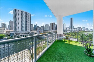 10 SW South River Dr, Unit 803 in Miami, FL - Building Photo - Building Photo