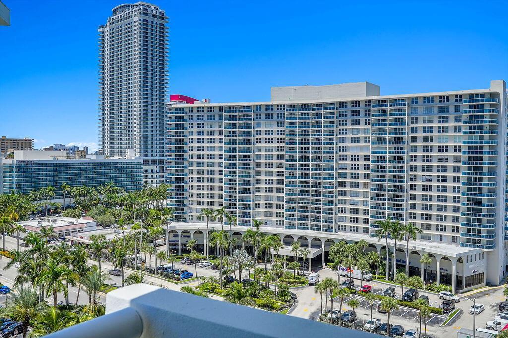 3725 S Ocean Dr, Unit 1021 in Hollywood, FL - Foto de edificio