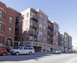 3260 N Clark St in Chicago, IL - Building Photo