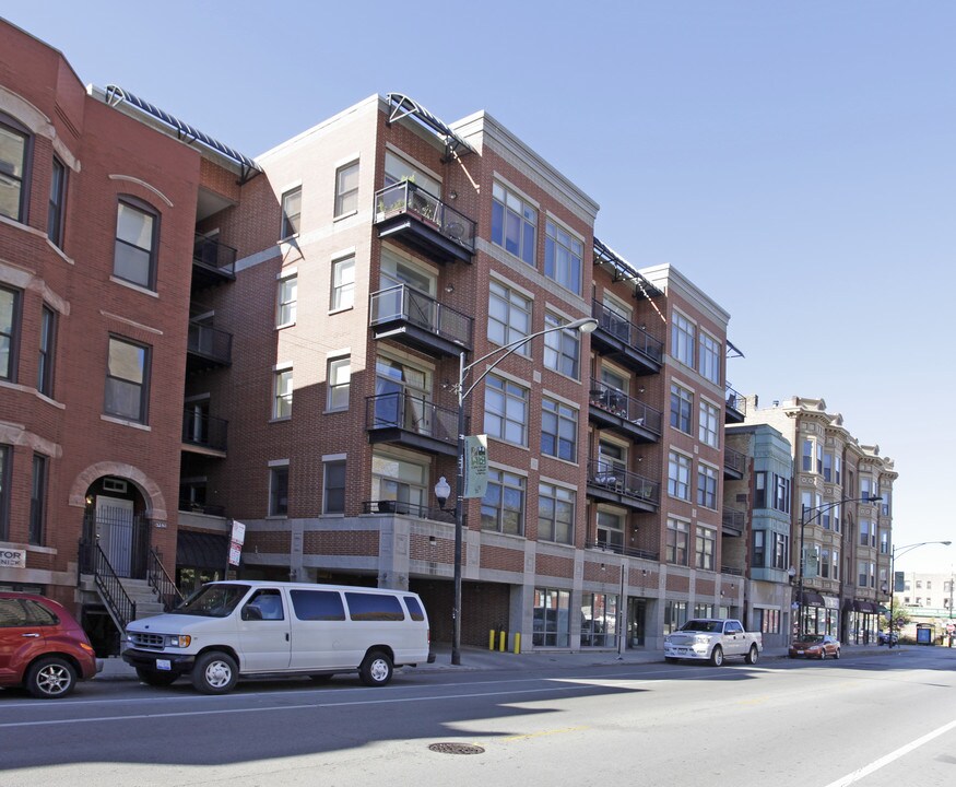 3260 N Clark St in Chicago, IL - Building Photo