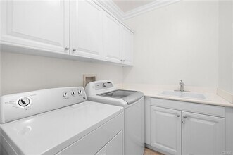 61 Shade Tree in Irvine, CA - Building Photo - Building Photo